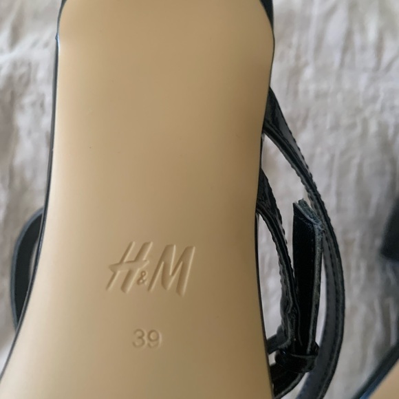 H&M black patent strappy slingbacks - Picture 5 of 8